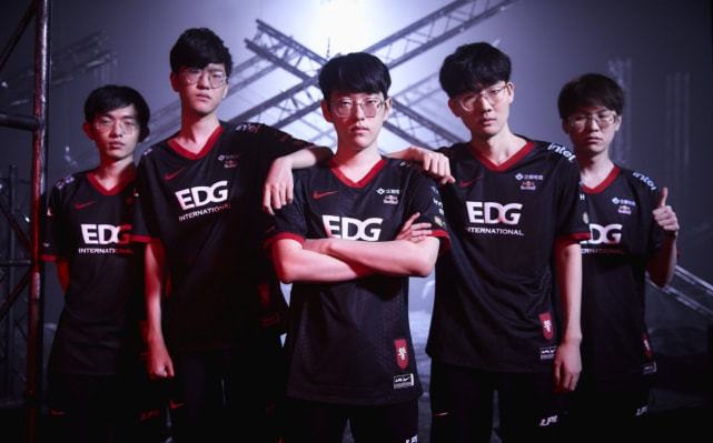 后救起两名 后救起两名